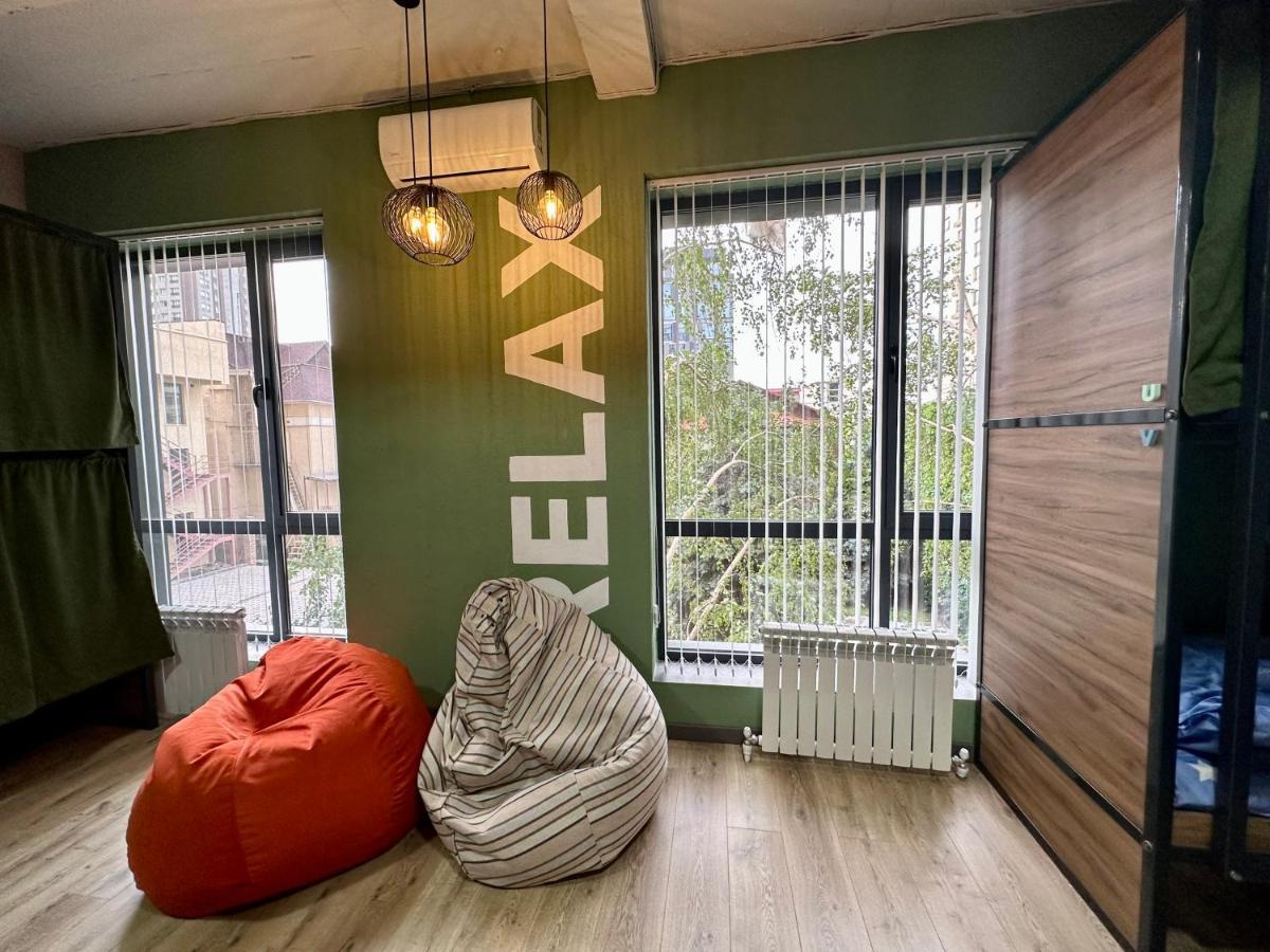 Izzzi Hostel Бишкек Экстерьер фото