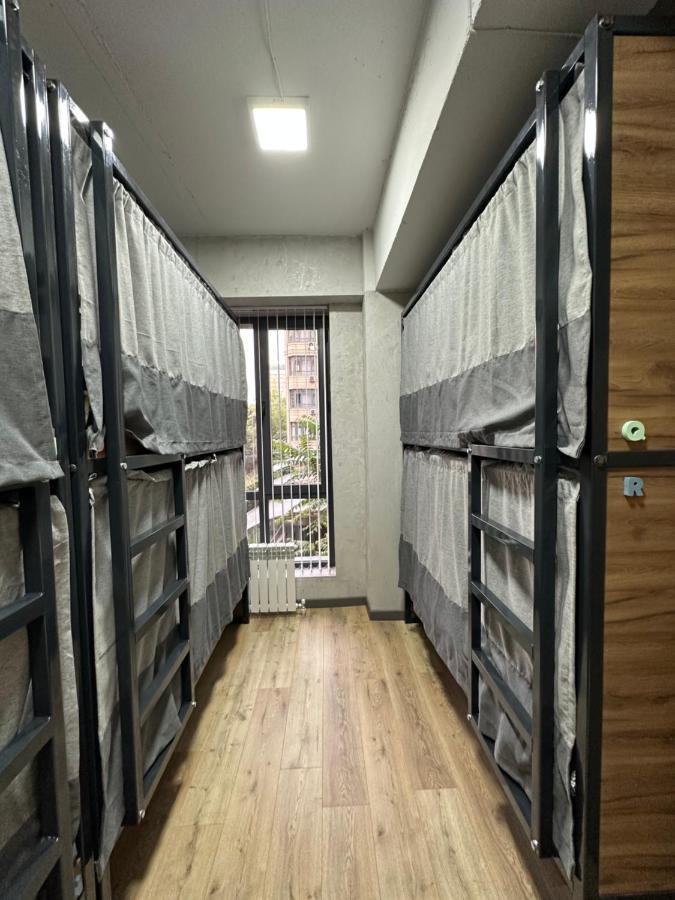 Izzzi Hostel Бишкек Экстерьер фото