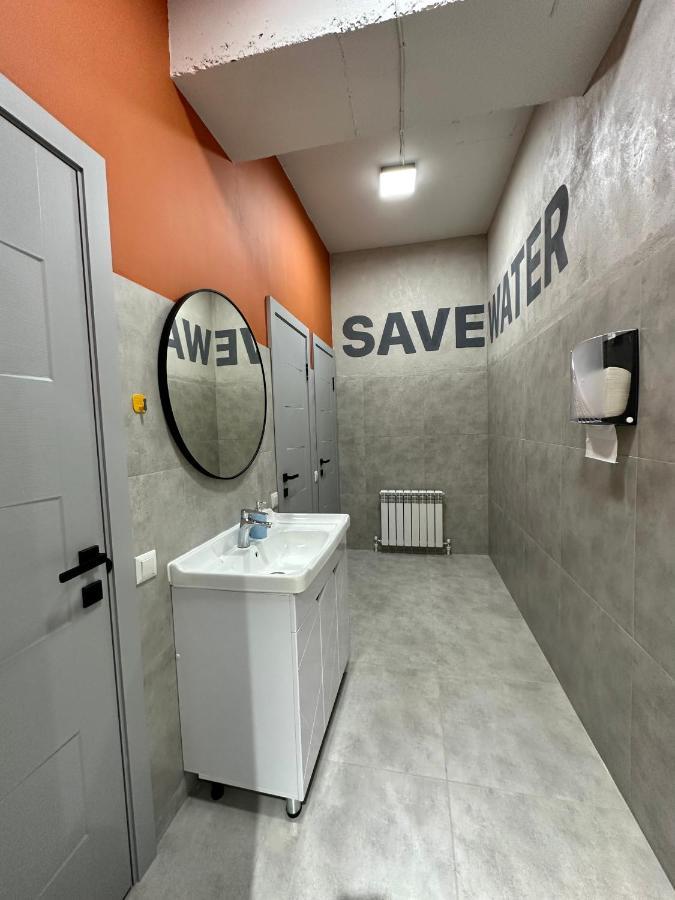 Izzzi Hostel Бишкек Экстерьер фото